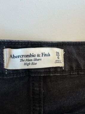 Abercrombie & Fitch High-Rise Mom Short Jeans in Black Size 6